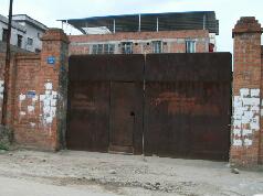 南梧大道獅山公園后大雞村獨(dú)院汽車修理廠招租，兼營汽車出租業(yè)務(wù)